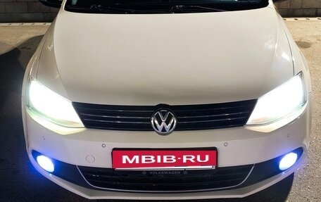 Volkswagen Jetta VI, 2013 год, 1 250 000 рублей, 2 фотография
