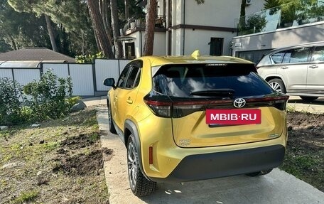 Toyota Yaris Cross, 2020 год, 2 400 000 рублей, 3 фотография