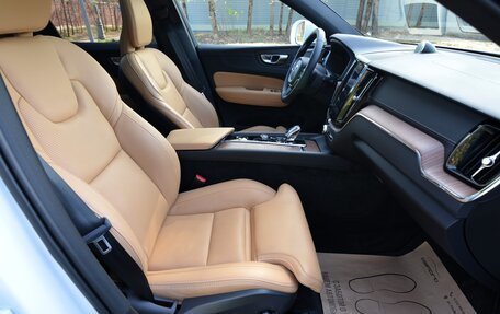 Volvo XC60 II, 2023 год, 6 120 000 рублей, 12 фотография