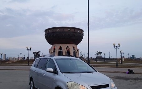 Toyota Avensis Verso I рестайлинг, 2003 год, 859 000 рублей, 3 фотография