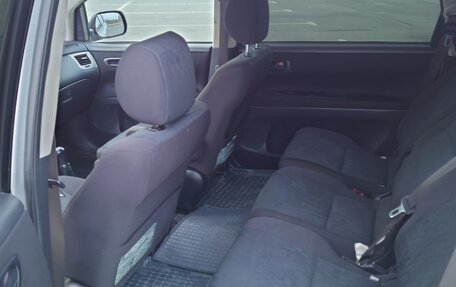 Toyota Avensis Verso I рестайлинг, 2003 год, 859 000 рублей, 15 фотография
