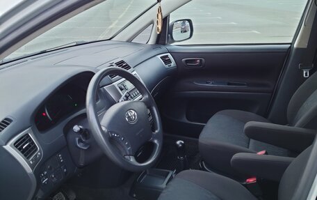Toyota Avensis Verso I рестайлинг, 2003 год, 859 000 рублей, 13 фотография