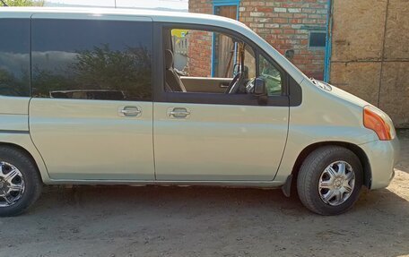 Honda Mobilio I, 2002 год, 550 000 рублей, 3 фотография