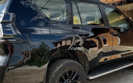 Toyota Land Cruiser Prado 150 рестайлинг 2, 2021 год, 7 500 000 рублей, 5 фотография