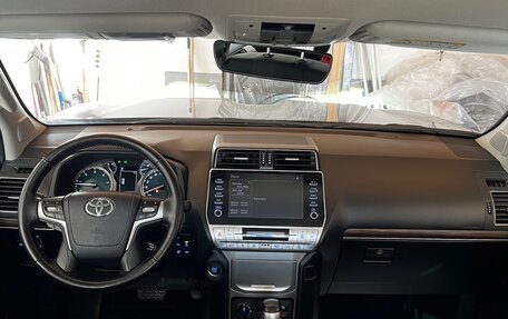Toyota Land Cruiser Prado 150 рестайлинг 2, 2021 год, 7 500 000 рублей, 16 фотография