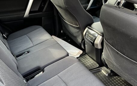 Toyota Land Cruiser Prado 150 рестайлинг 2, 2021 год, 7 500 000 рублей, 19 фотография