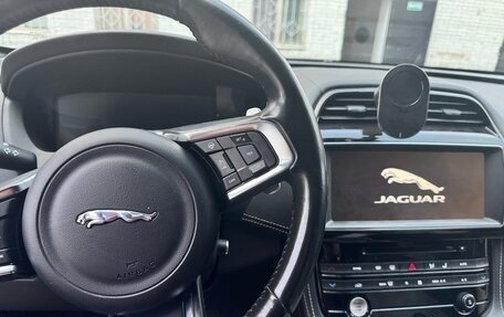 Jaguar F-Pace, 2018 год, 2 880 000 рублей, 10 фотография