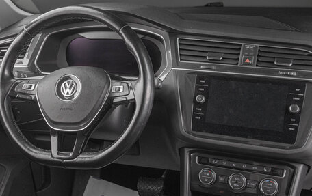 Volkswagen Tiguan II, 2017 год, 2 469 000 рублей, 19 фотография