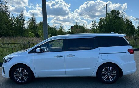 KIA Carnival III, 2019 год, 2 700 000 рублей, 3 фотография