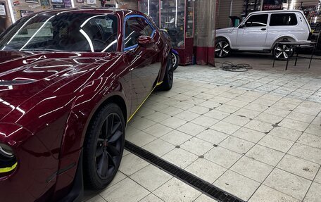 Dodge Challenger III рестайлинг 2, 2020 год, 5 000 000 рублей, 6 фотография