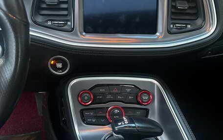 Dodge Challenger III рестайлинг 2, 2020 год, 5 000 000 рублей, 9 фотография