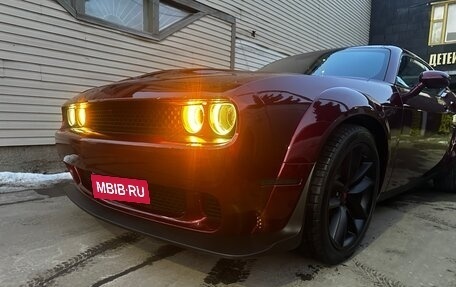 Dodge Challenger III рестайлинг 2, 2020 год, 5 000 000 рублей, 2 фотография