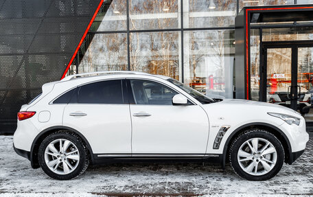 Infiniti QX70, 2014 год, 2 077 000 рублей, 6 фотография