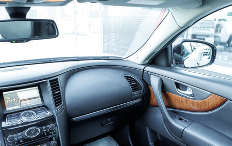 Infiniti QX70, 2014 год, 2 077 000 рублей, 12 фотография