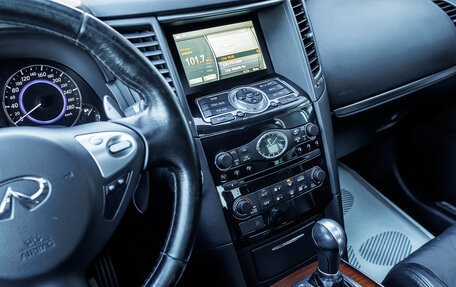 Infiniti QX70, 2014 год, 2 077 000 рублей, 26 фотография