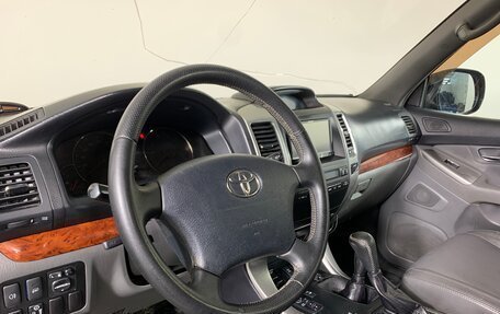 Toyota Land Cruiser Prado 120 рестайлинг, 2006 год, 12 фотография