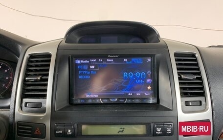 Toyota Land Cruiser Prado 120 рестайлинг, 2006 год, 16 фотография