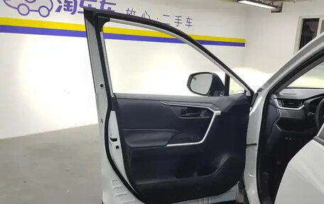 Toyota RAV4, 2023 год, 3 000 111 рублей, 10 фотография