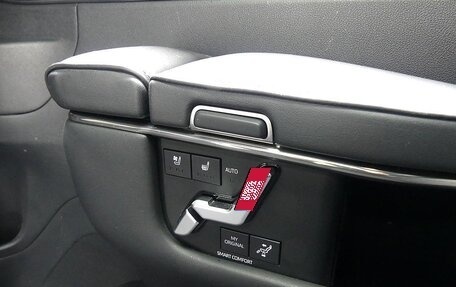 Toyota Alphard, 2024 год, 10 400 000 рублей, 14 фотография