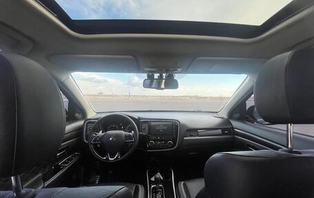 Mitsubishi Outlander III рестайлинг 3, 2021 год, 1 870 700 рублей, 8 фотография
