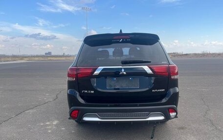 Mitsubishi Outlander III рестайлинг 3, 2021 год, 1 870 700 рублей, 5 фотография