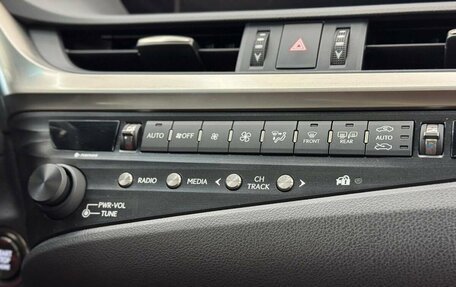 Lexus ES VII, 2019 год, 4 500 000 рублей, 20 фотография