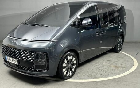 Hyundai Staria, 2022 год, 3 950 000 рублей, 2 фотография