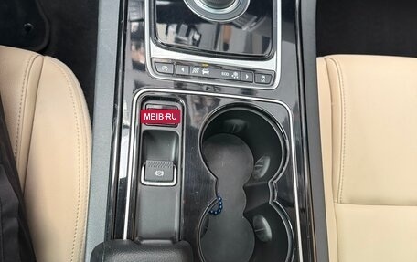 Jaguar XE I рестайлинг, 2016 год, 2 600 000 рублей, 9 фотография