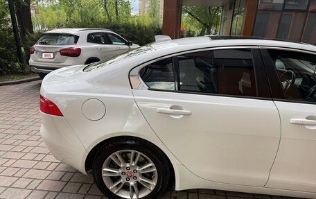Jaguar XE I рестайлинг, 2016 год, 2 600 000 рублей, 24 фотография