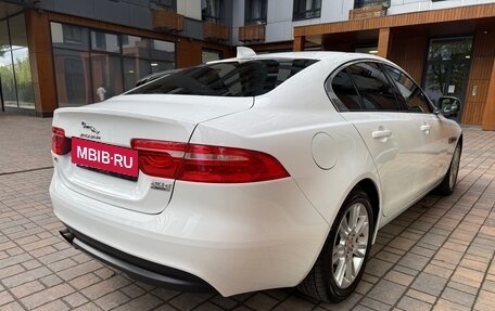 Jaguar XE I рестайлинг, 2016 год, 2 600 000 рублей, 28 фотография