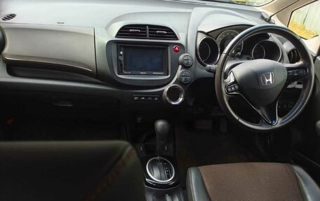 Honda Fit Shuttle I рестайлинг, 2013 год, 980 000 рублей, 13 фотография