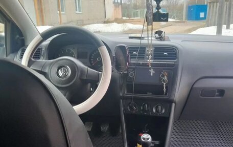 Volkswagen Polo VI (EU Market), 2012 год, 700 000 рублей, 4 фотография