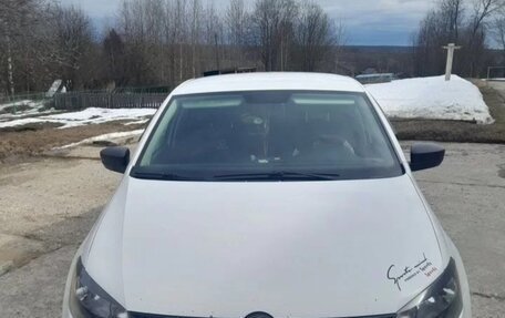 Volkswagen Polo VI (EU Market), 2012 год, 700 000 рублей, 2 фотография