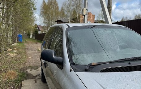 Chrysler Voyager IV, 2002 год, 680 000 рублей, 3 фотография