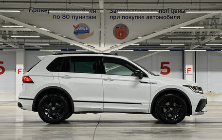Volkswagen Tiguan II, 2021 год, 4 299 000 рублей, 4 фотография