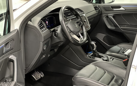 Volkswagen Tiguan II, 2021 год, 4 299 000 рублей, 16 фотография