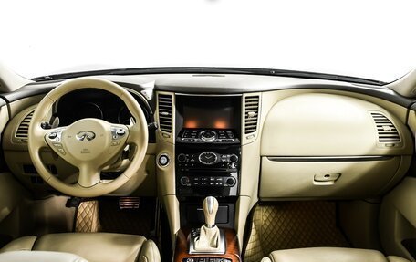Infiniti QX70, 2015 год, 3 190 000 рублей, 11 фотография