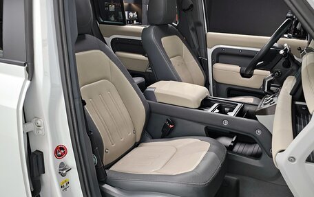 Land Rover Defender II, 2022 год, 6 800 000 рублей, 10 фотография