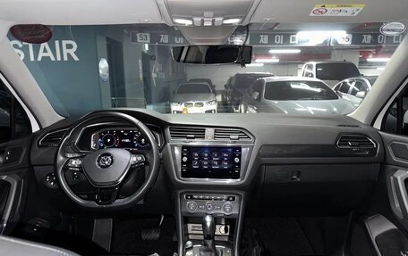 Volkswagen Tiguan II, 2020 год, 2 290 000 рублей, 11 фотография