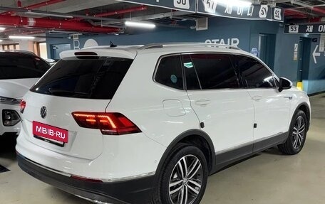 Volkswagen Tiguan II, 2020 год, 2 290 000 рублей, 2 фотография