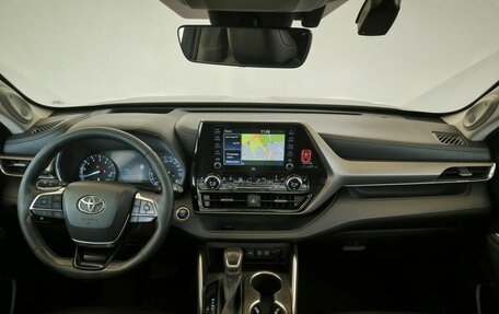 Toyota Highlander, 2020 год, 3 888 000 рублей, 5 фотография