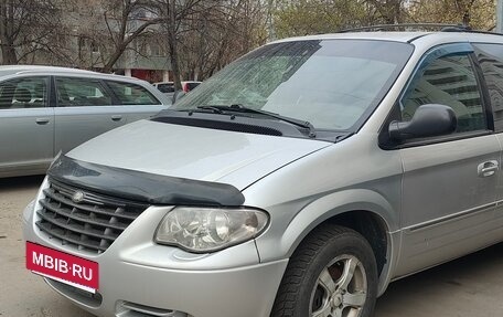 Chrysler Voyager IV, 2005 год, 835 000 рублей, 2 фотография