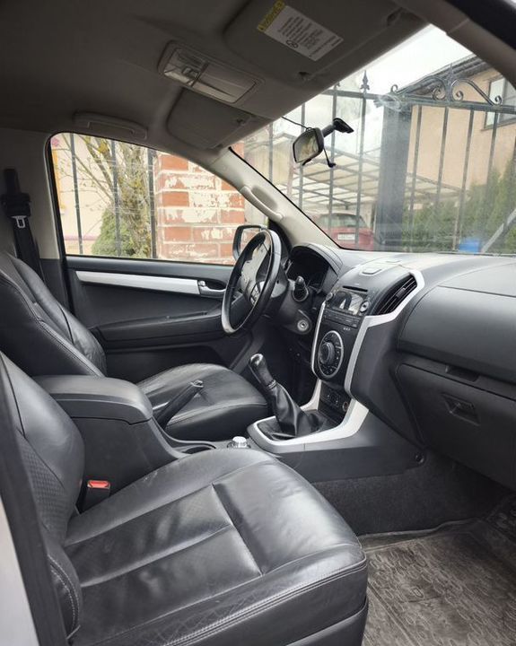 Isuzu D-Max, 2018 год, 1 990 000 рублей, 6 фотография