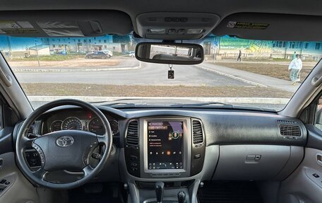 Toyota Land Cruiser 100 рестайлинг 2, 2003 год, 1 830 000 рублей, 16 фотография
