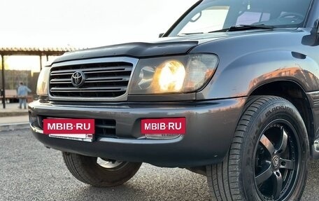 Toyota Land Cruiser 100 рестайлинг 2, 2003 год, 1 830 000 рублей, 31 фотография