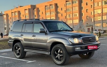 Toyota Land Cruiser 100 рестайлинг 2, 2003 год, 1 830 000 рублей, 32 фотография