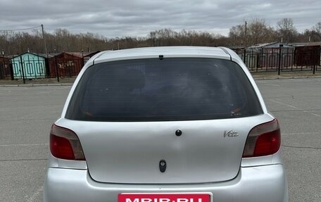 Toyota Vitz, 2000 год, 330 000 рублей, 3 фотография