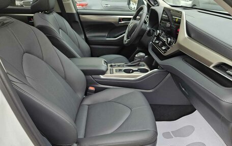 Toyota Highlander, 2025 год, 5 980 000 рублей, 30 фотография