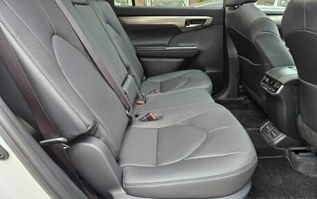 Toyota Highlander, 2025 год, 5 980 000 рублей, 32 фотография