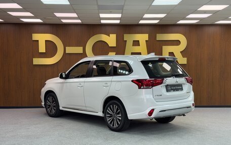 Mitsubishi Outlander III рестайлинг 3, 2022 год, 3 400 000 рублей, 4 фотография
